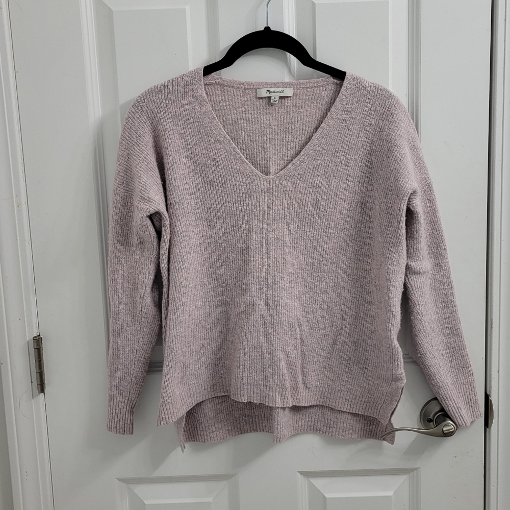 Madewell V-Neck Sweater in Light Pink
